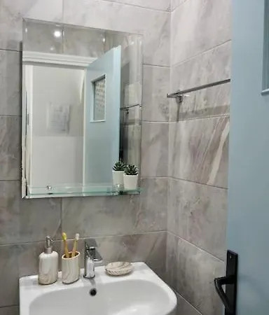 Апартаменты Sea View At Xenios Avlais