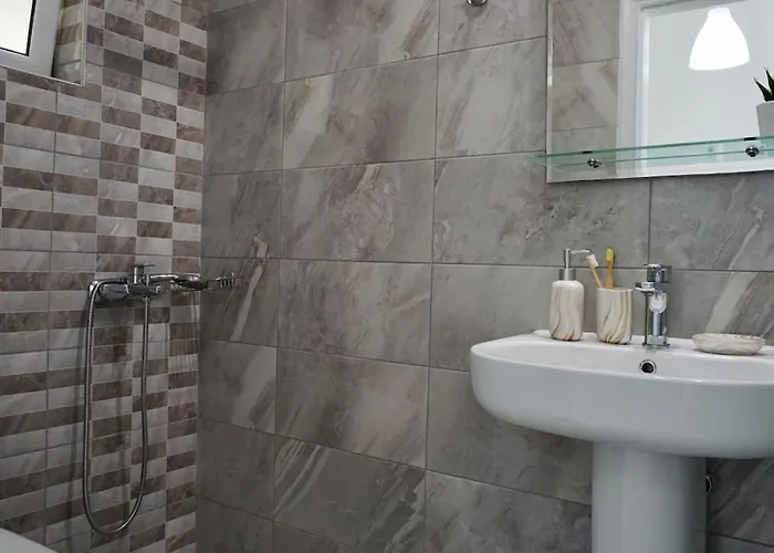 Апартаменты Sea View At Xenios Avlais *