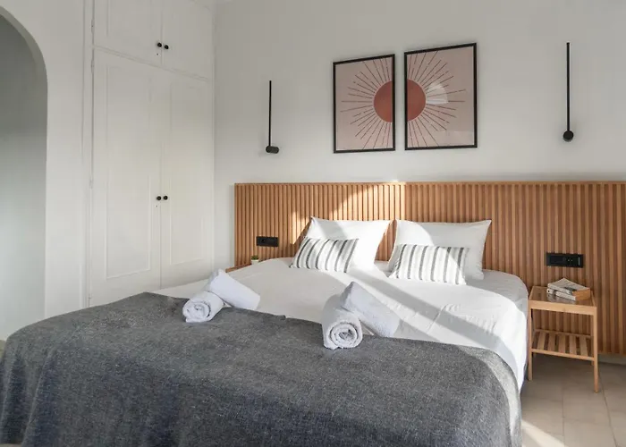 Апартаменты Sea View At Xenios Avlais *